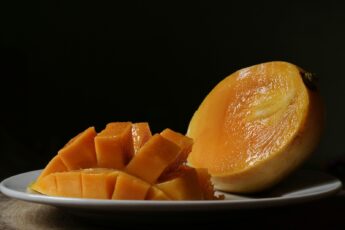come si taglia il mango