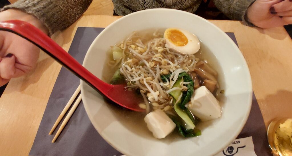 ramen ristorante servito