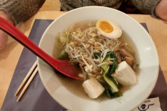 ramen ristorante servito