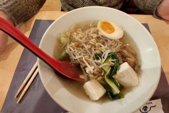 ramen ristorante servito